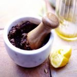 Découvrez une recette facile et rapide de tapenade maison. Parfaite pour vos apéritifs, cette préparation méditerranéenne ravira vos invités.