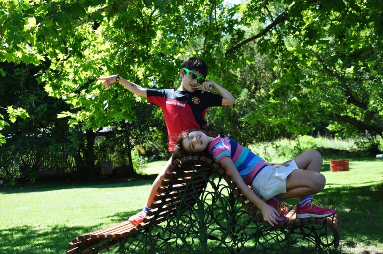 enfant, jardin, arbre