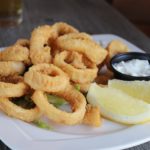 Découvrez une recette simple et inratable de calamars dorés. Parfaite pour une entrée croustillante ou un plat principal savoureux.