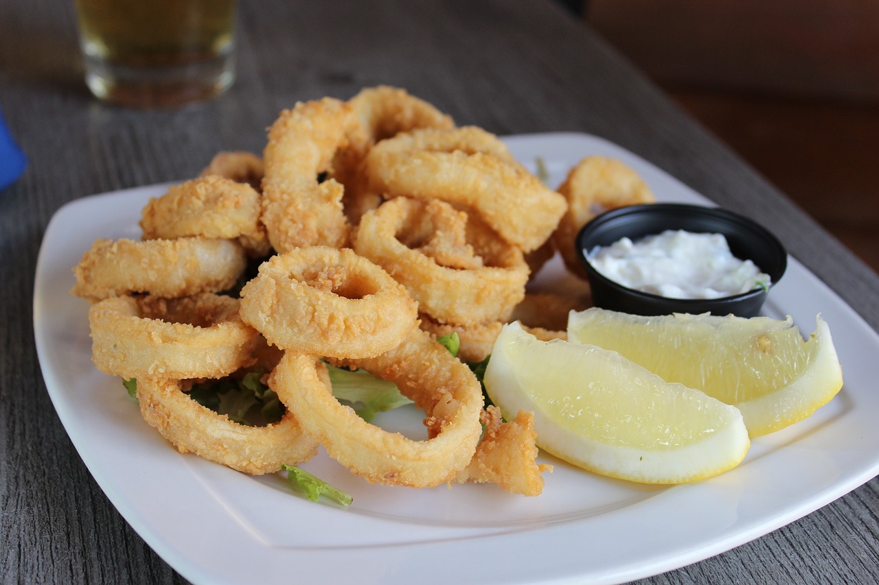 Découvrez une recette simple et inratable de calamars dorés. Parfaite pour une entrée croustillante ou un plat principal savoureux.