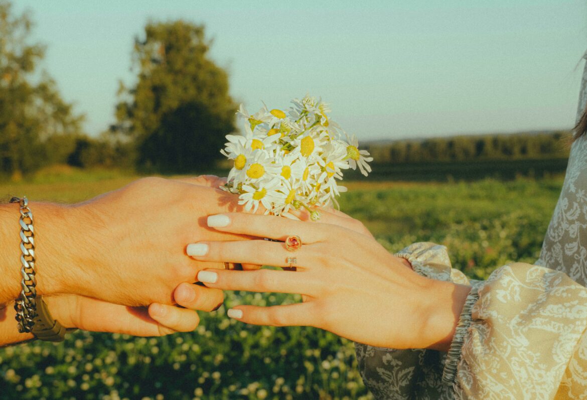 علامات الحب و إهتمام