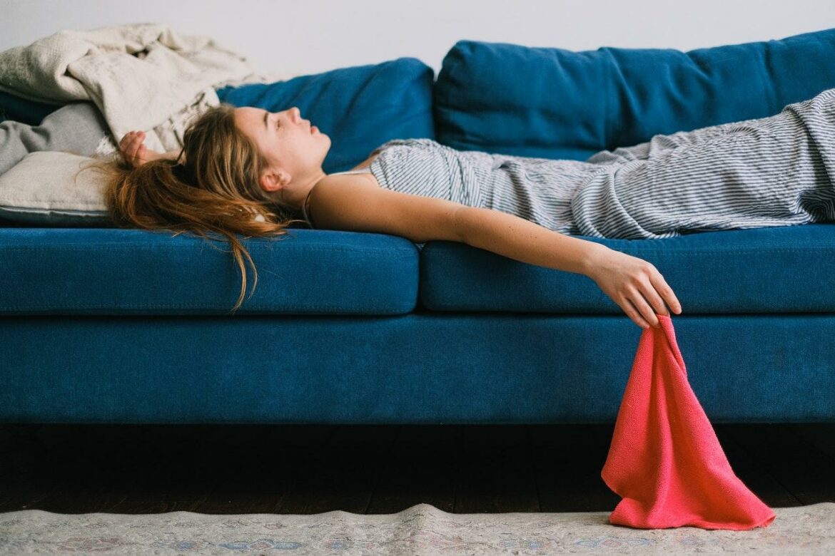 femme fatiguée du ménage