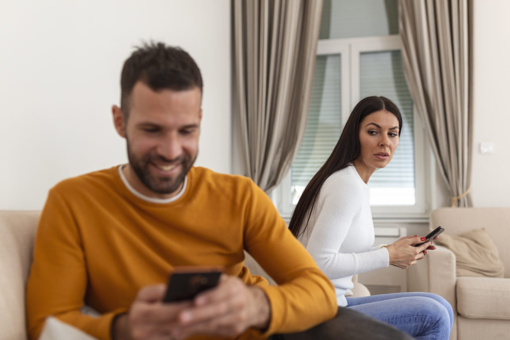 9 Différentes réactions de femmes face à l'infidélité