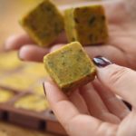 Réalisez vos propres cubes de bouillon maison (au lieu des cubes knor) avec la recette facile, rapide et efficace de Tanwicha. Binetna!