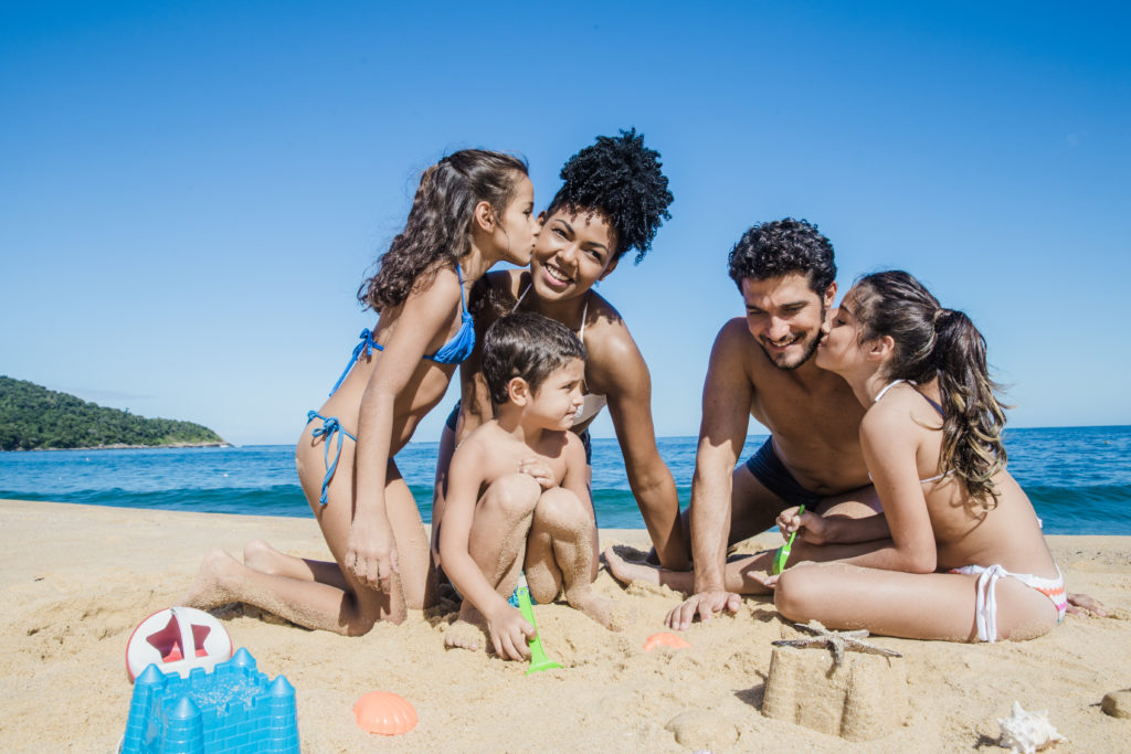 passer une journée à la plage en famille