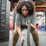 Après 40 ans, la marche seule ne suffit plus. Découvrez comment 30 à 60 min de renforcement musculaire hebdo préservent force, métabolisme et santé durable.